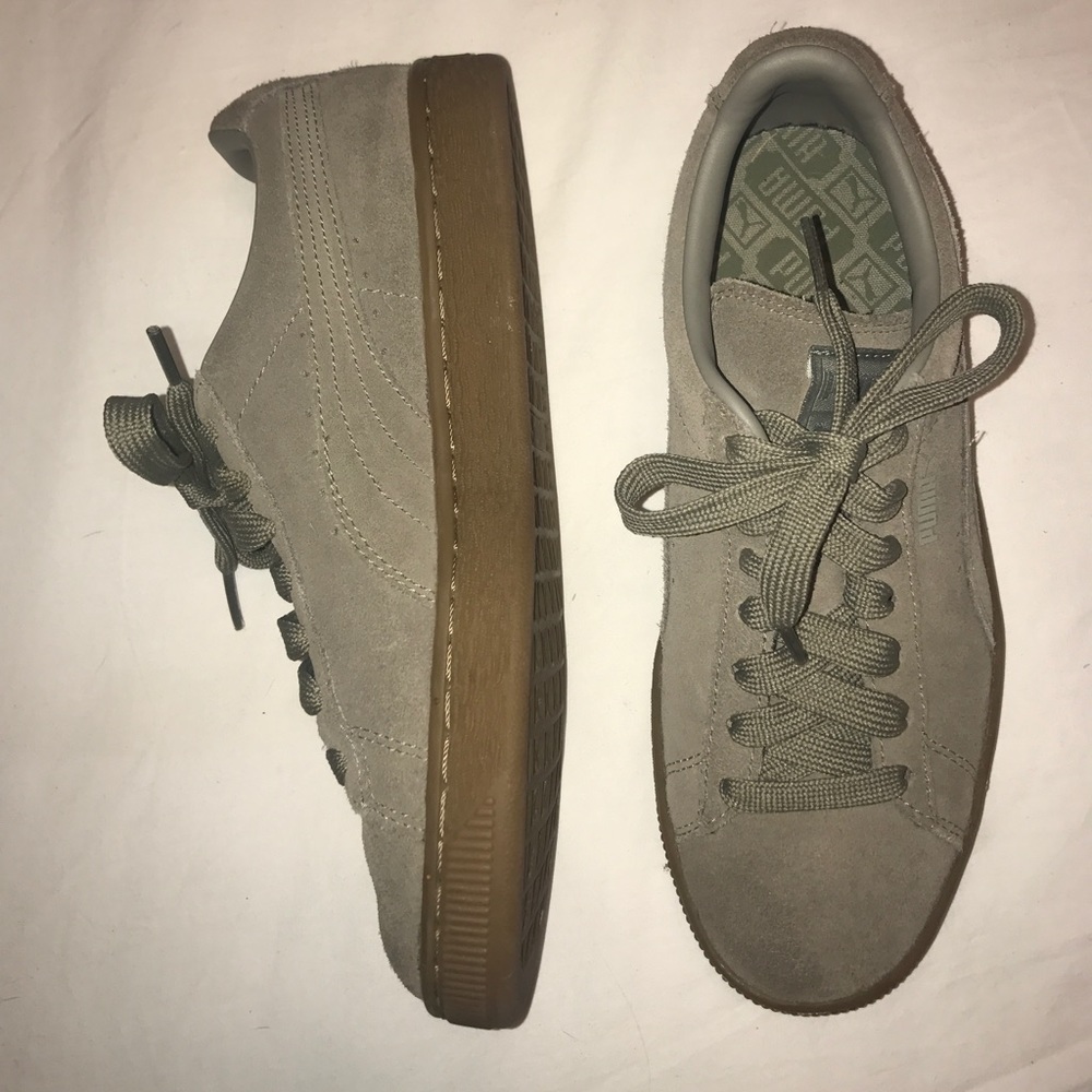 Brand new tan pumas